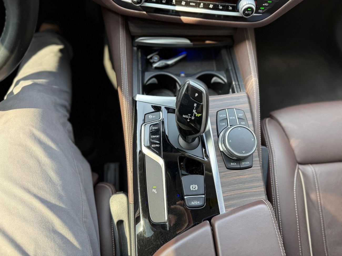 بي أم دبليو 530i Exclusive Luxury 2.0L