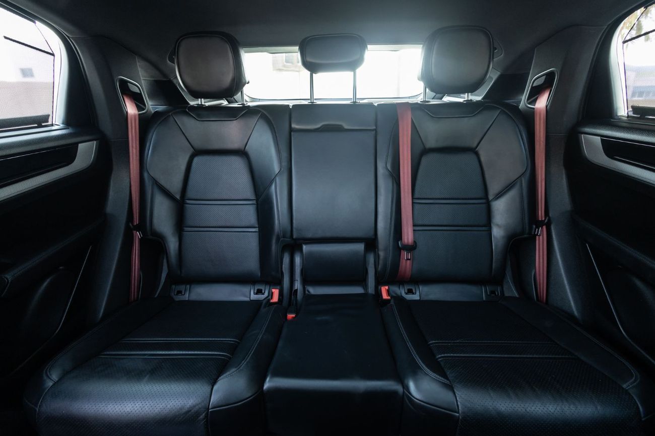 Porsche Cayenne Base