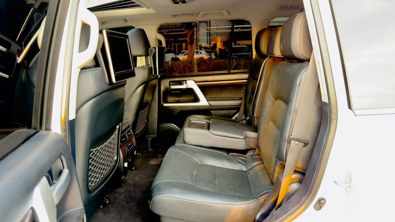 تويوتا لاند كروزر -