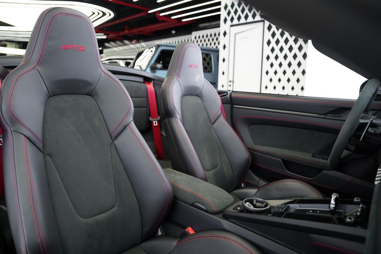 بورش 911 Carrera GTS 3.0L (475 HP) Convertible