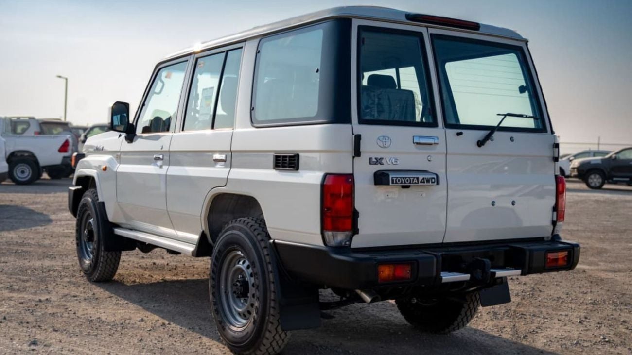 تويوتا لاند كروزر 70 LX LC 76 4.0L Petrol | Manual | Four Wheel Drive | 6 seats | 5 Door