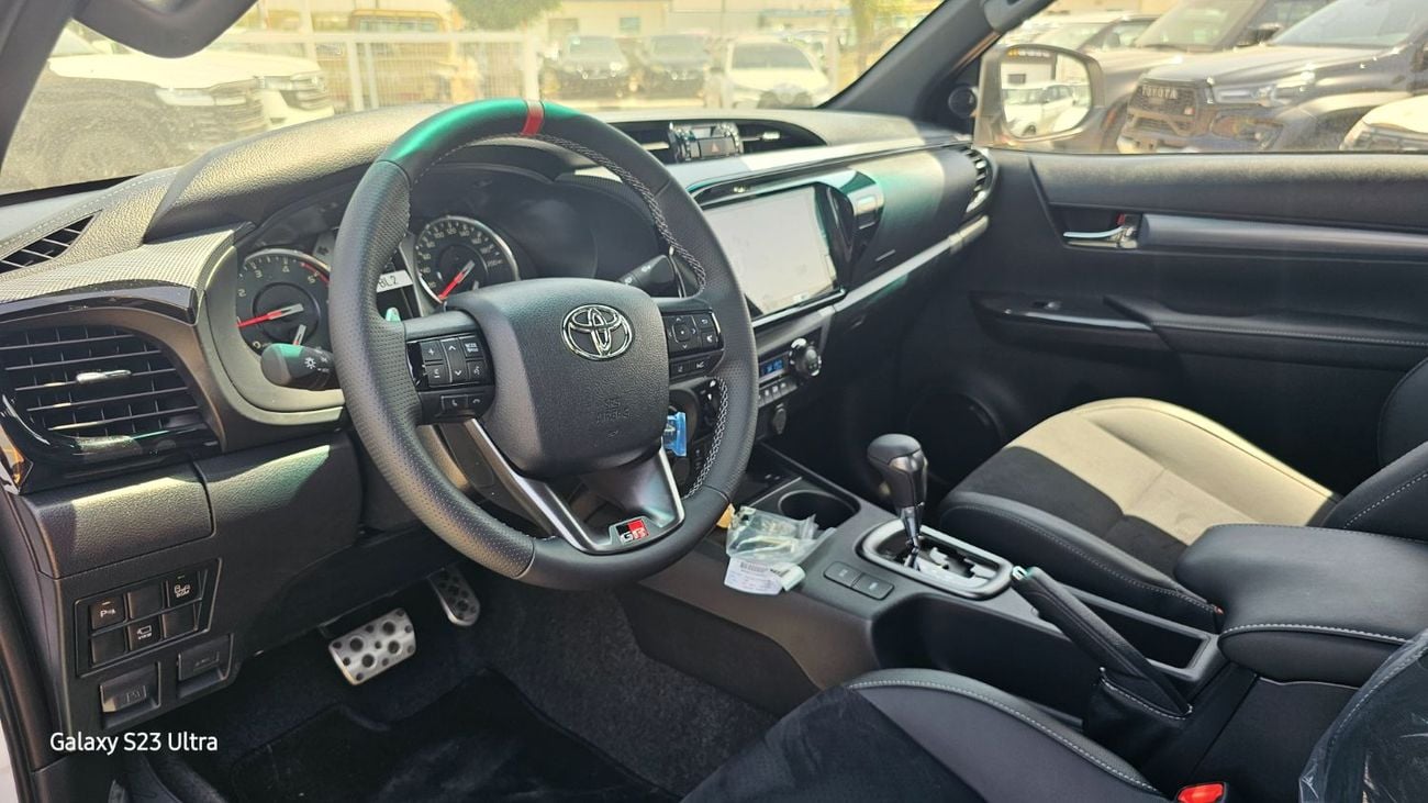 تويوتا هيلوكس GR Sport 2.8L