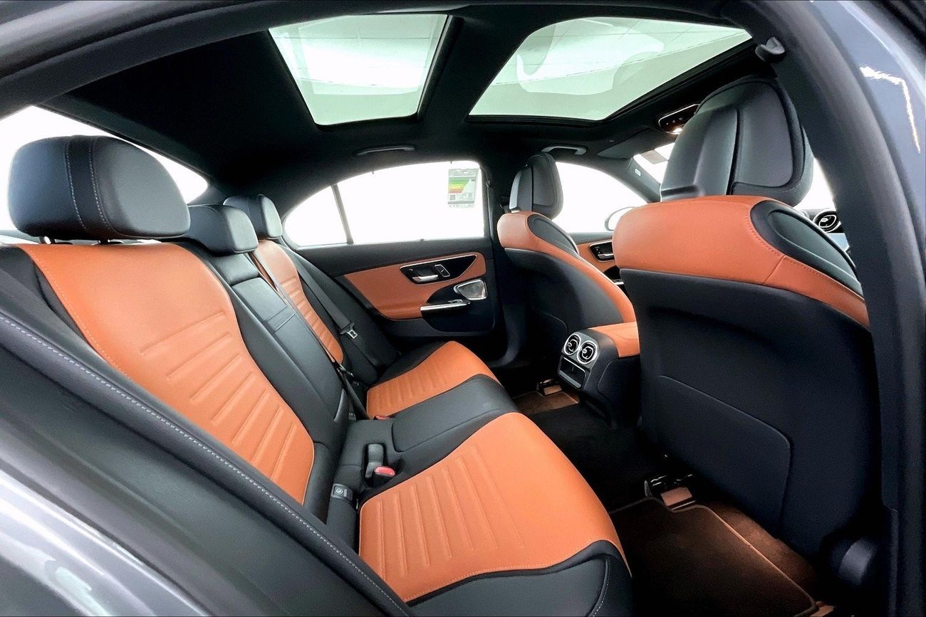 مرسيدس بنز C 200 Premium + (AMG Line) | سنة ضمان مجانية | خالية من أضرار الفيضانات