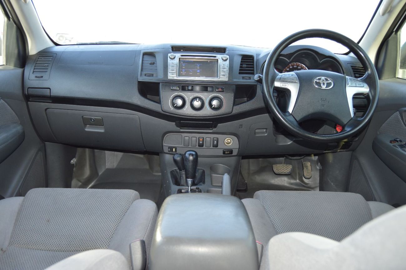 تويوتا هيلوكس Double cabin 3.0L, perfect inside and outside