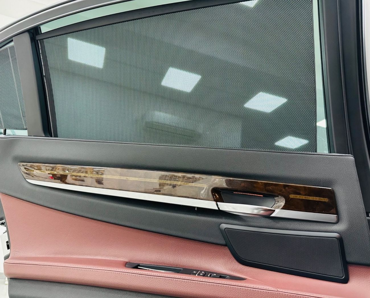 BMW 750Li Exclusive GCC .. Perfect Condition .. Top Range .. V8 ..