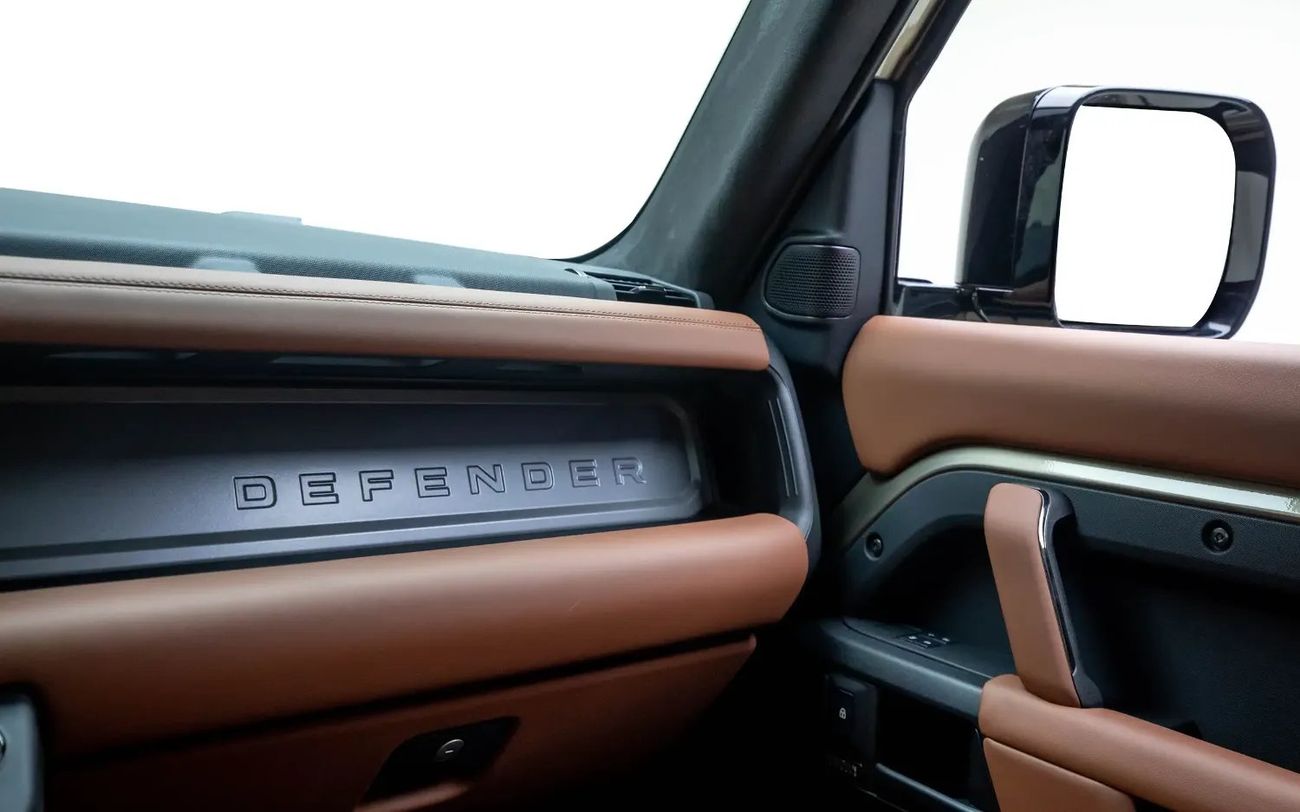 لاند روفر ديفندر 110 OCTA