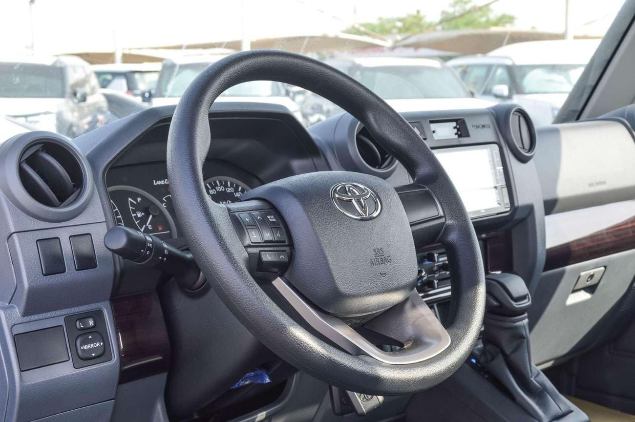 Toyota Land Cruiser Pickup 70 4.0L 4WD PETROL 2026