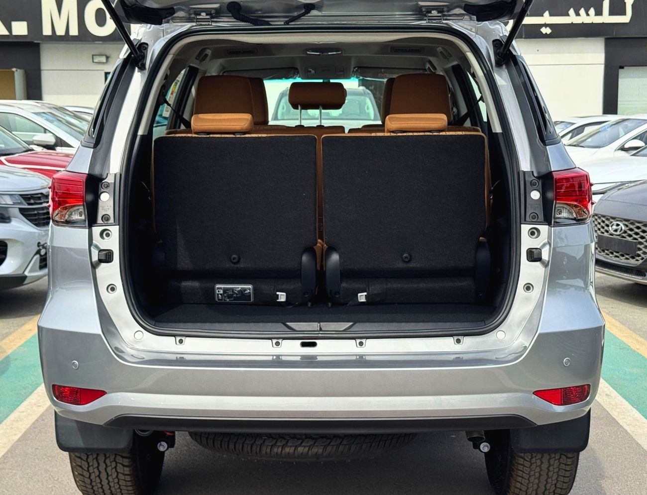 Toyota Fortuner | 2.7L V4 | 4wd | With Alloy Wheel