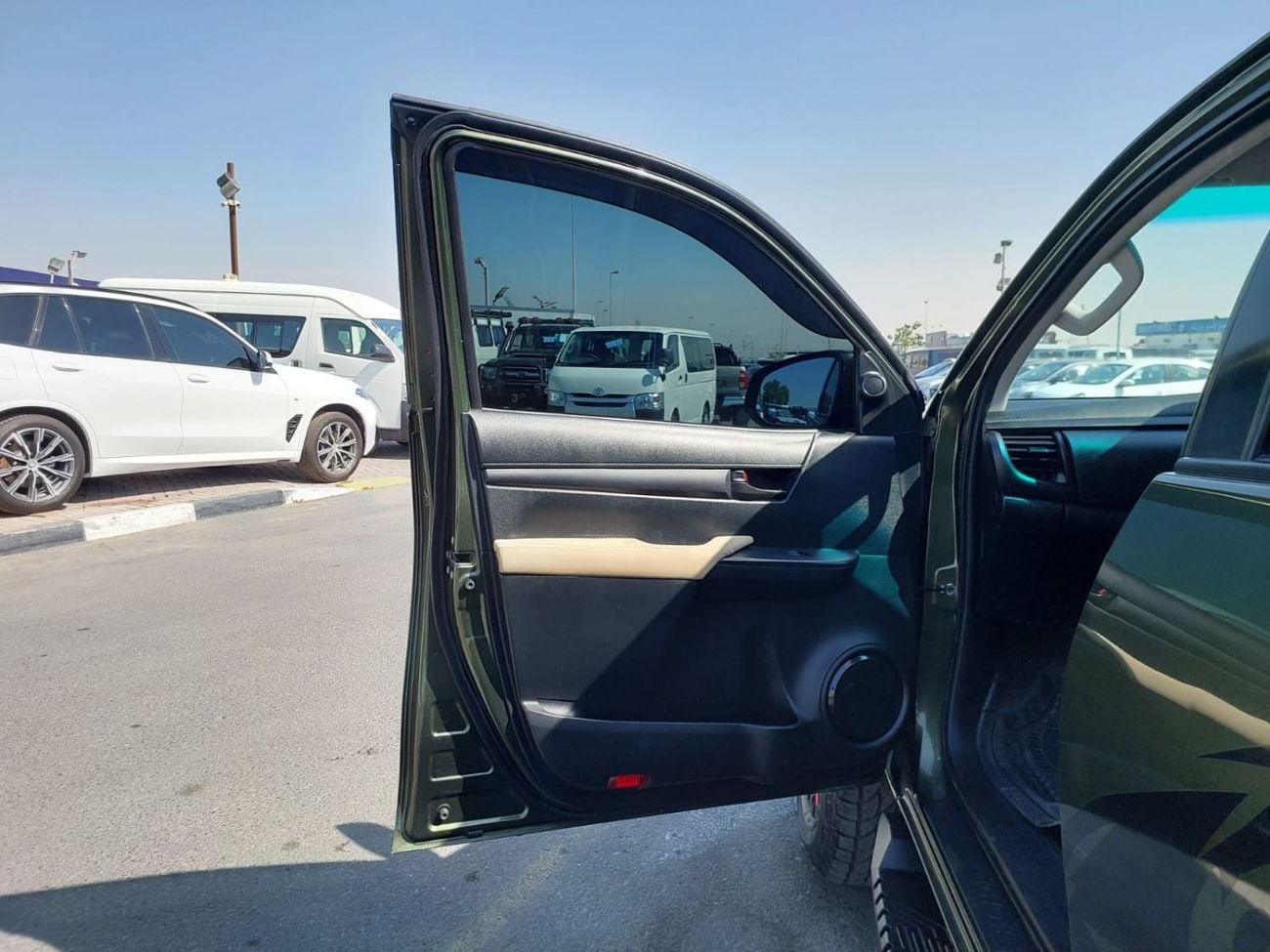 Toyota Hilux (RAMADAN OFFER) TOYOTA HILUX PICKUP RHD 2023 MODEL 2.8 L DIESEL AUTOMATIC(PM91809)