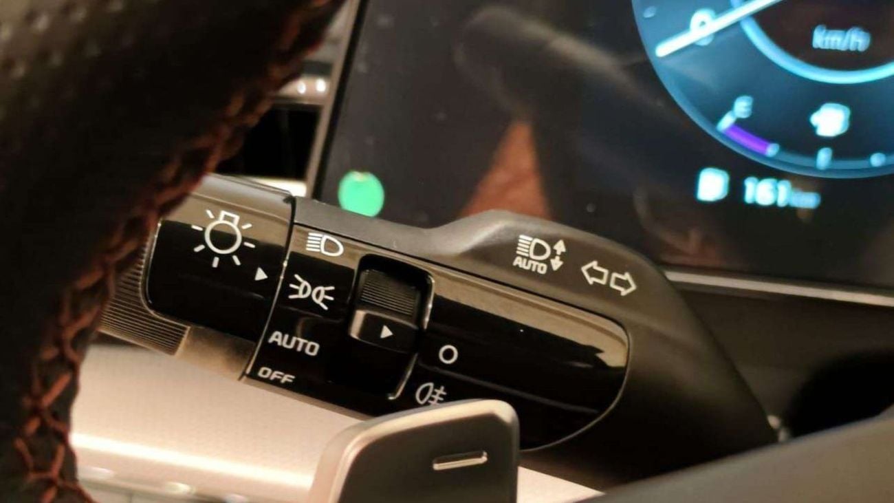 كيا سبورتيج 2.0L MPFI | Petrol | Automatic | All Wheel Drive | 5 Seats | 5 Door