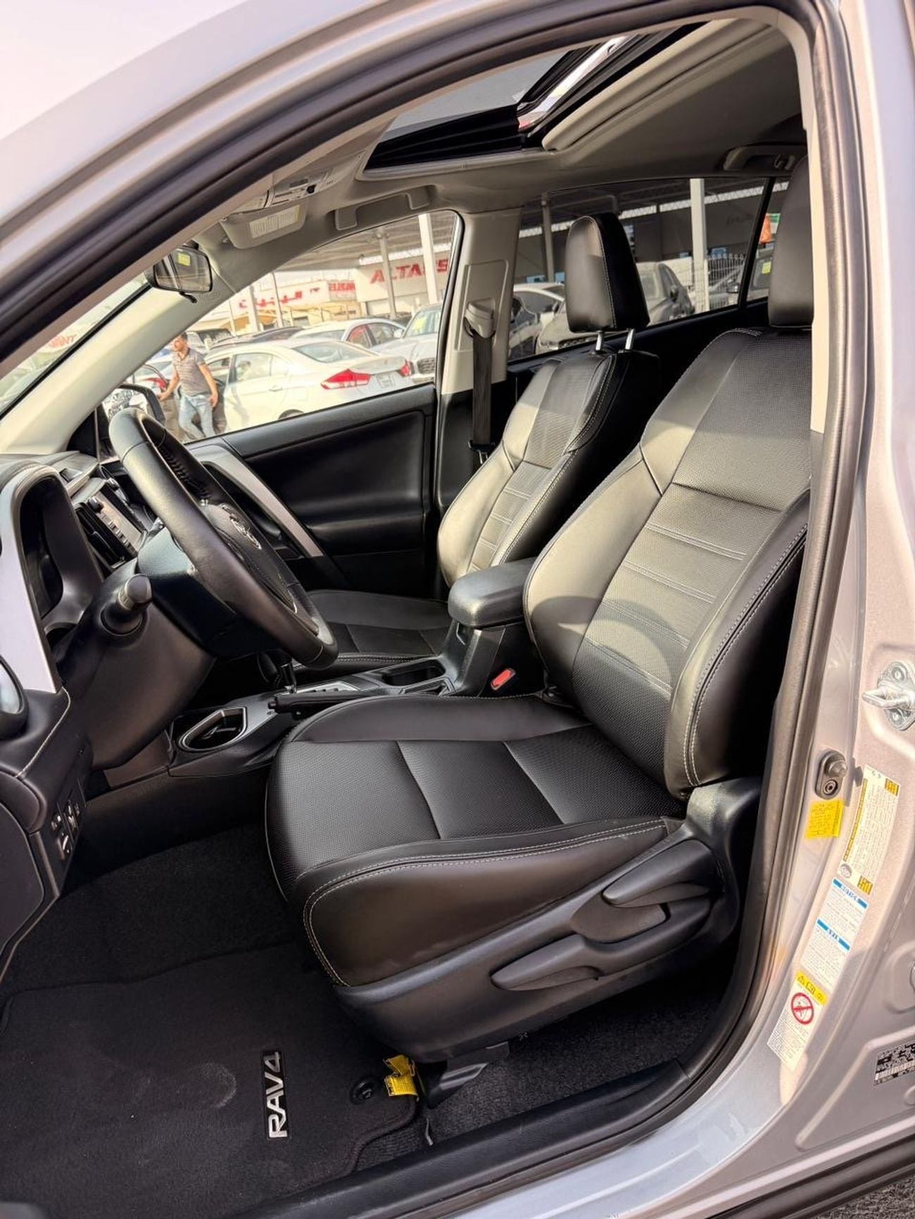 تويوتا راف ٤ VXR XLE 2.5L