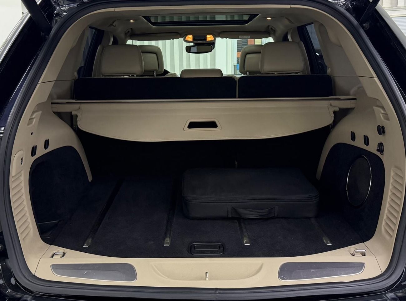Jeep Grand Cherokee LIMITED GCC .. FSH .. Original paint .. V6 .. Perfect Condition