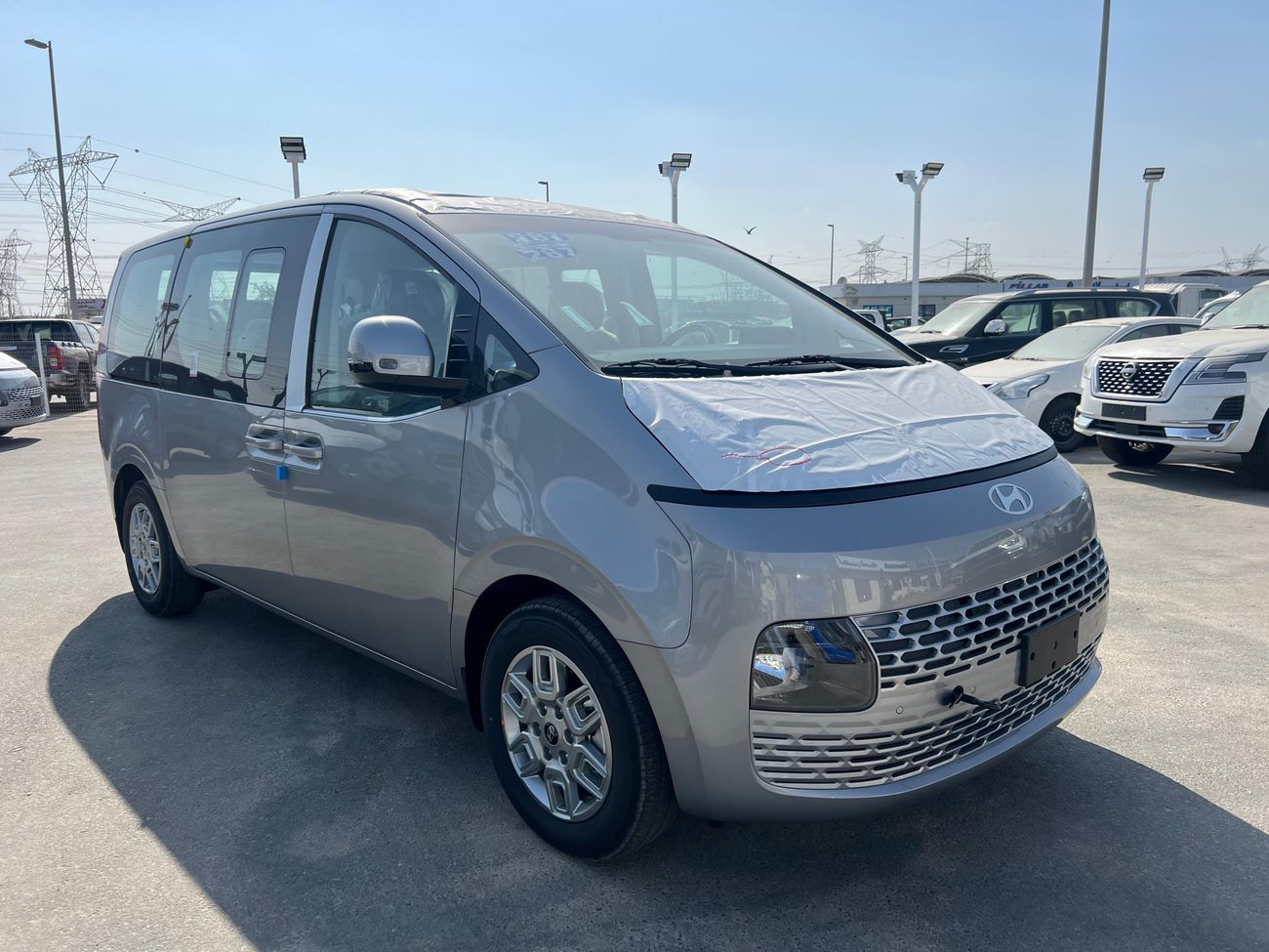 Hyundai Staria Hyundai Staria 3.5L Petrol, Van 9 Seats, Color Silver, Model 2025 (GCC SPECS) AT