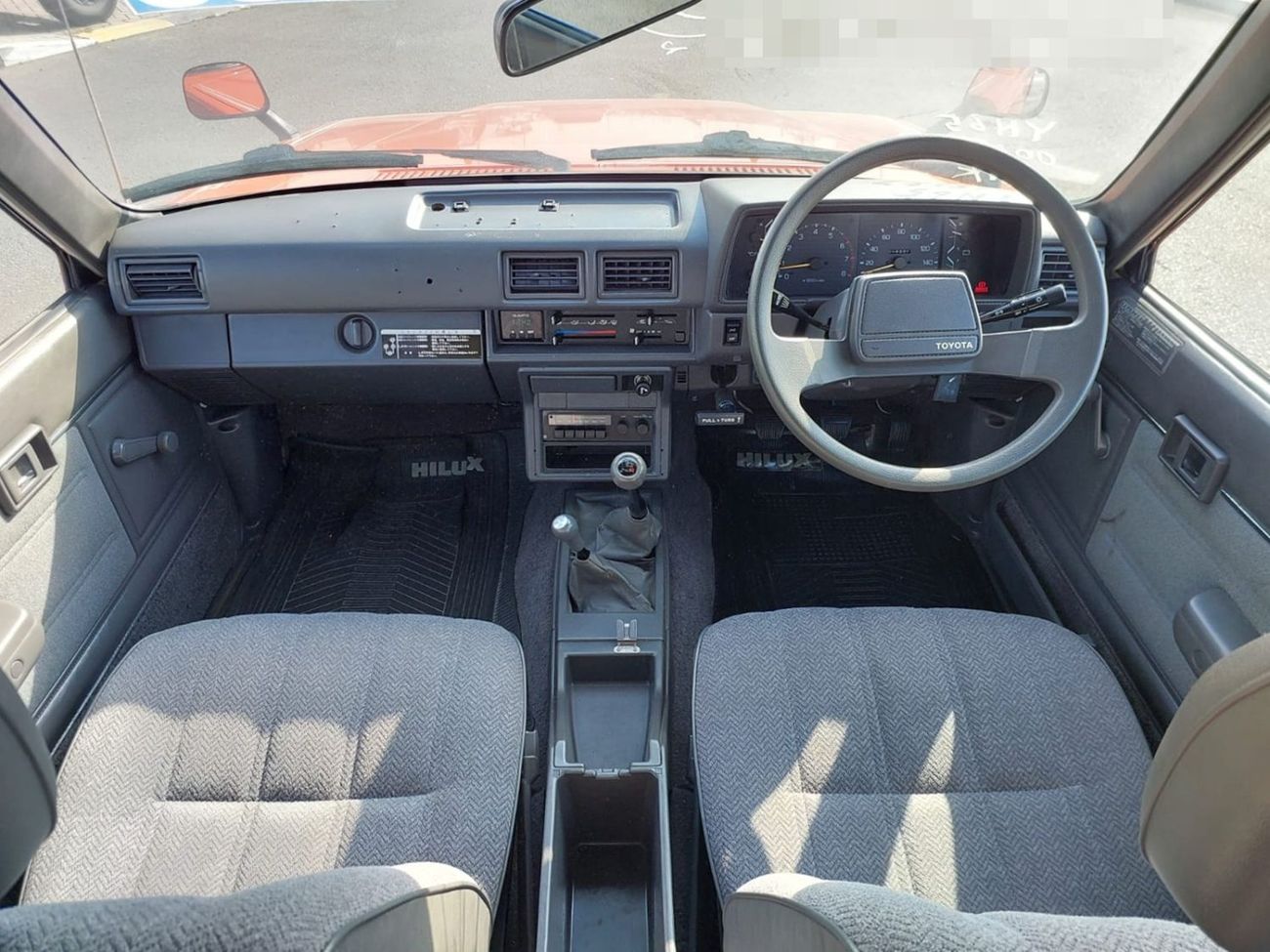 تويوتا هيلوكس TOYOTA HILUX PICKUP RHD 1987 MODEL 2.0 L PETROL MANUAL(PM19257)