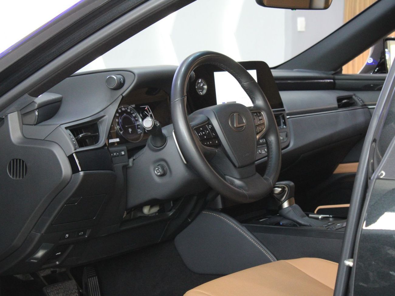 لكزس ES300h AlFuttaim warranty