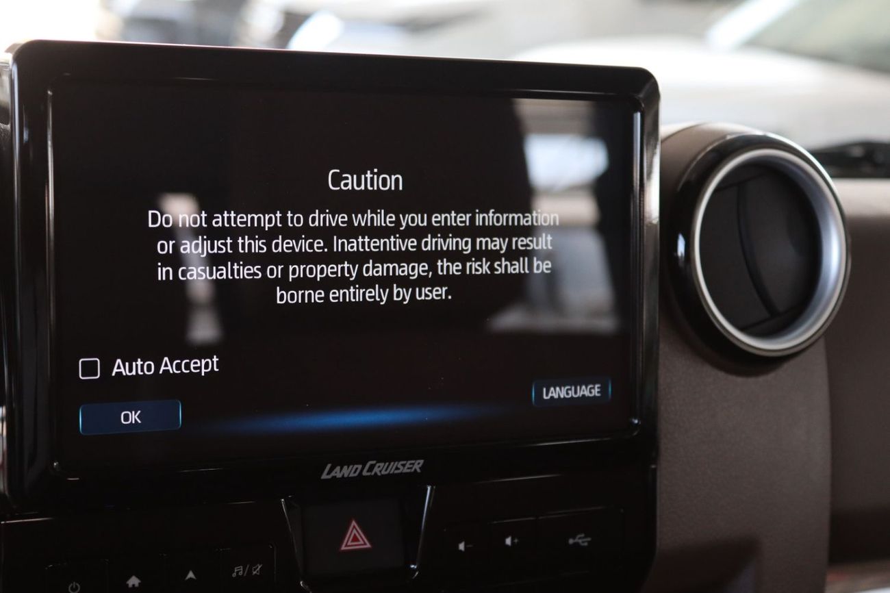 Toyota Land Cruiser 70 GRJ 71 4.0 V6 AUTOMATIC DIFF LOCK **EXPORT ONLY**التصدير فقط خارج الخليج**