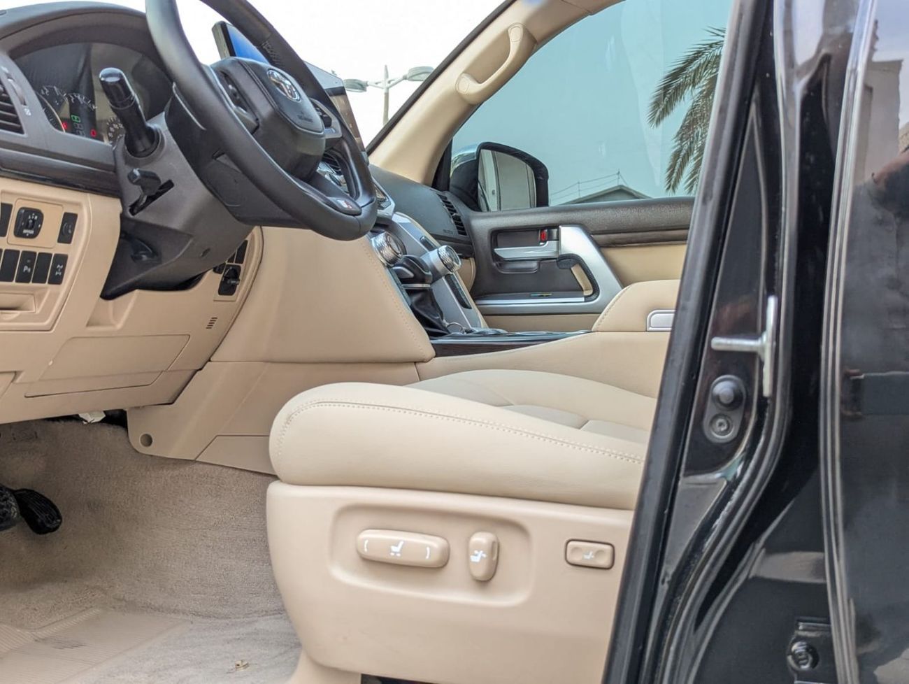 تويوتا لاند كروزر Toyota Landcruiser 2015 facelifted 2025 with interior and exterior v6 4.0L