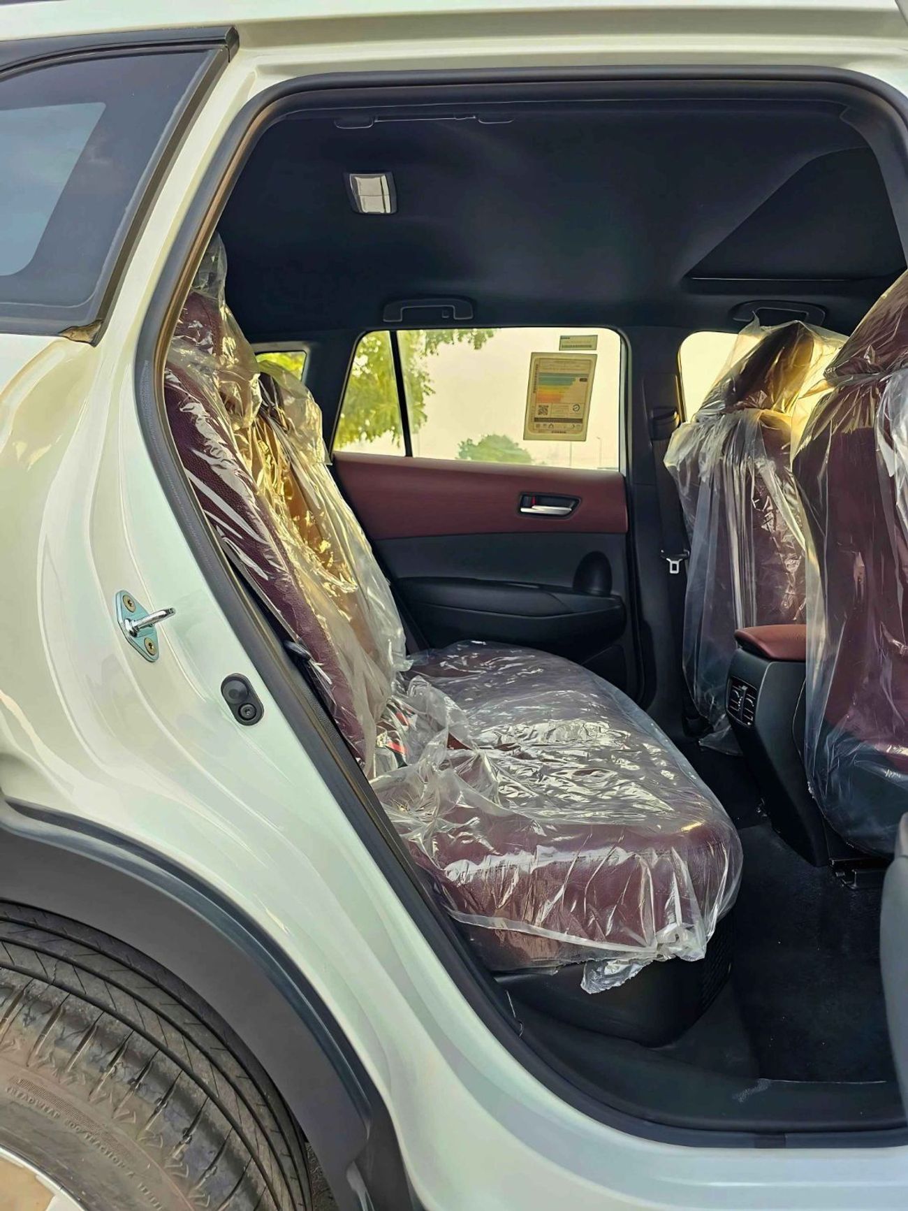 تويوتا كورولا كروس HYBRID /1.8L A/T / FULL OPTION / SUNROOF, LEATHER/ 17" ALLOY WHEELS/CODE#XLE