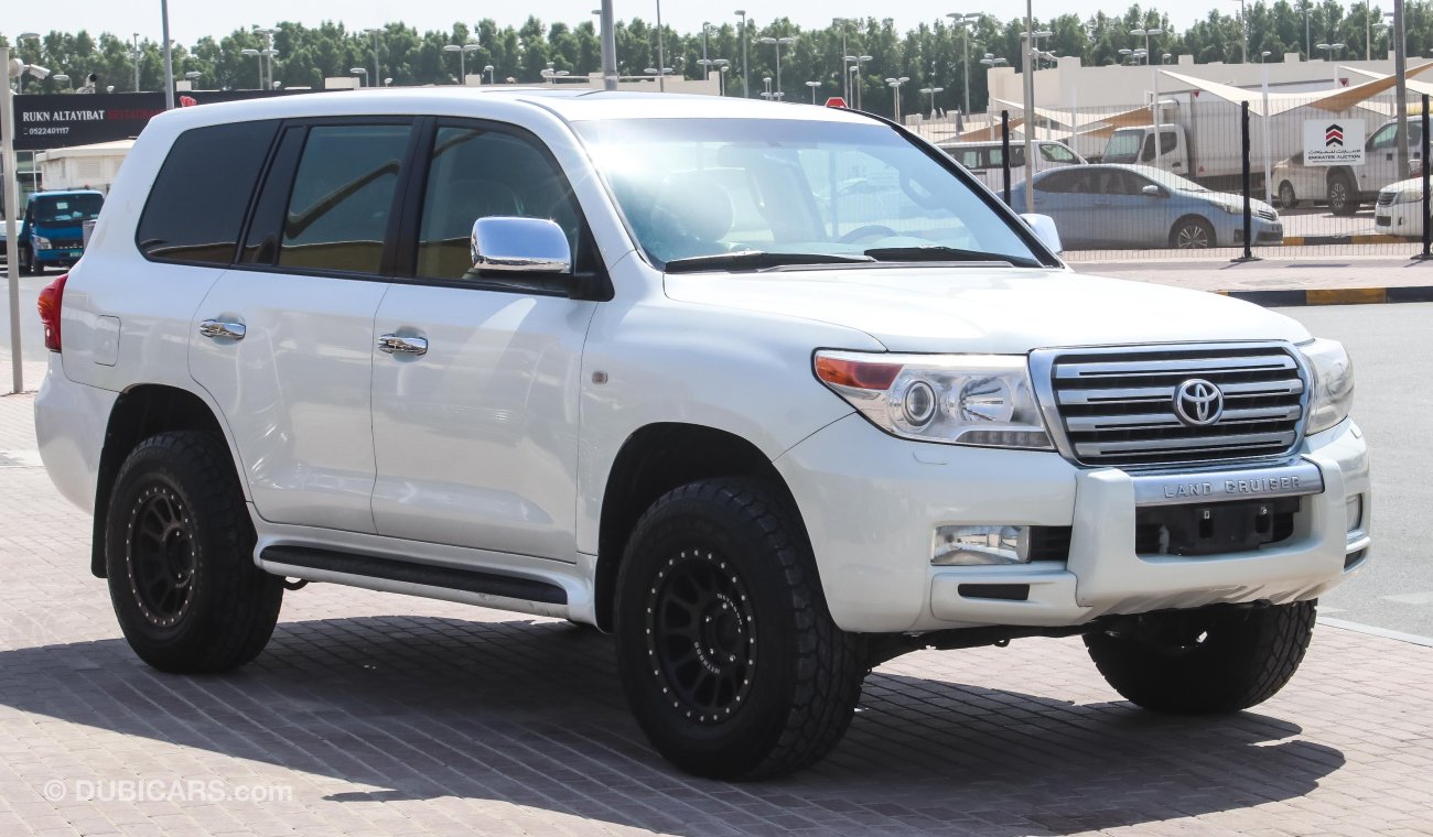 Toyota Land Cruiser GXR V8 With 2014 body kit