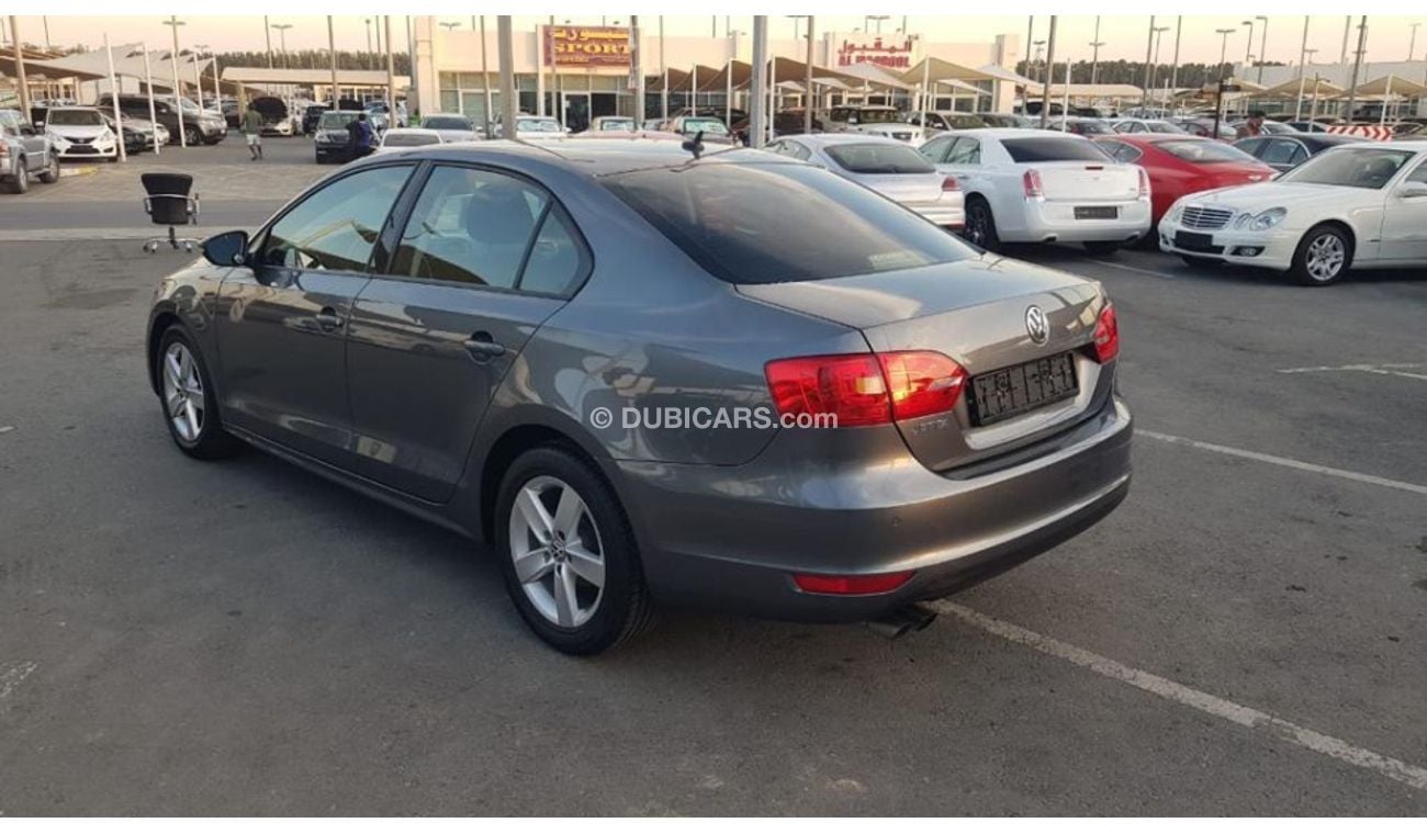 Volkswagen Jetta Volex wagan Getta model 2015 GCC car prefect condition full option low mileage