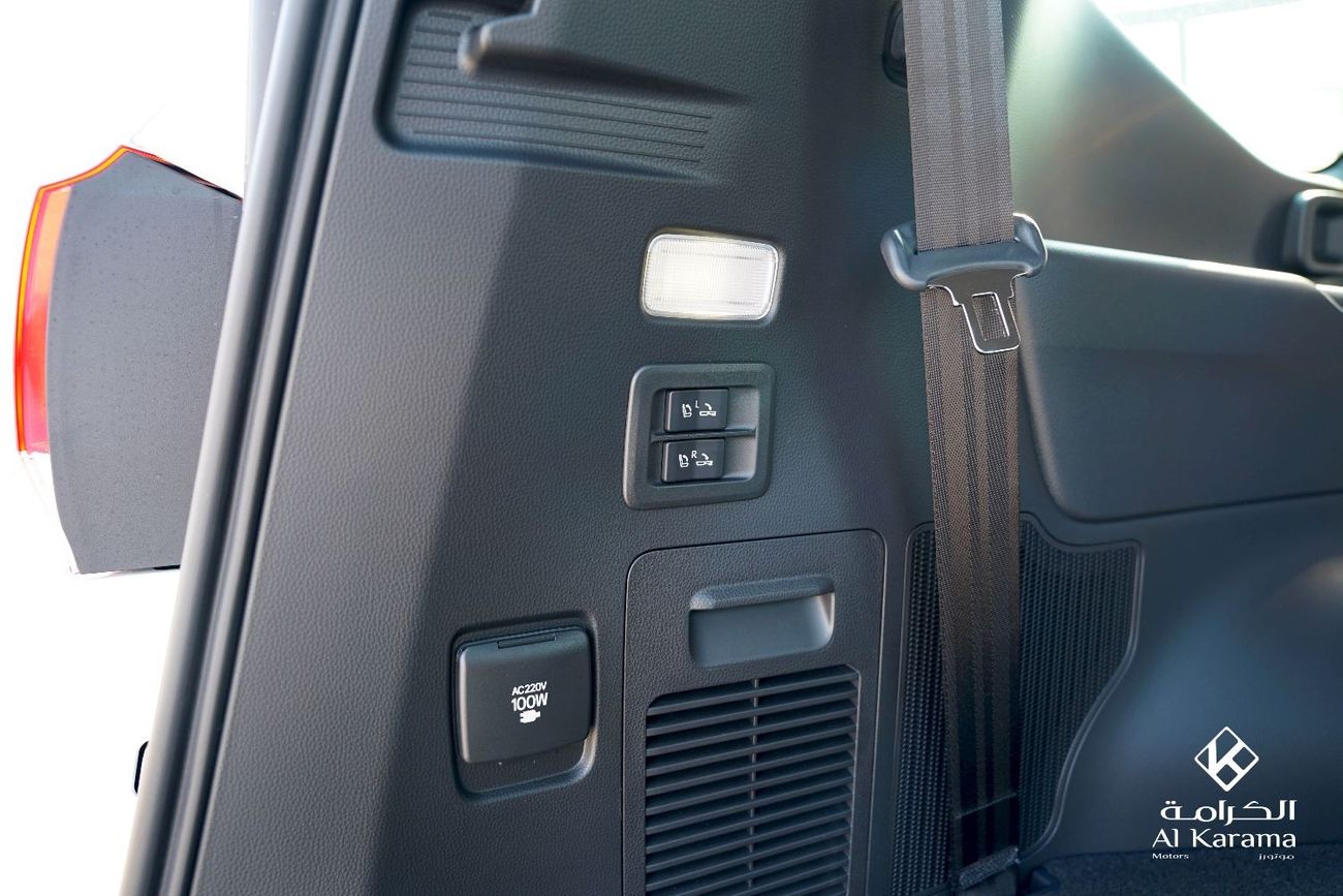 تويوتا لاند كروزر 3.3L | VXR | Full Option | Rear TV Screen | Diesel