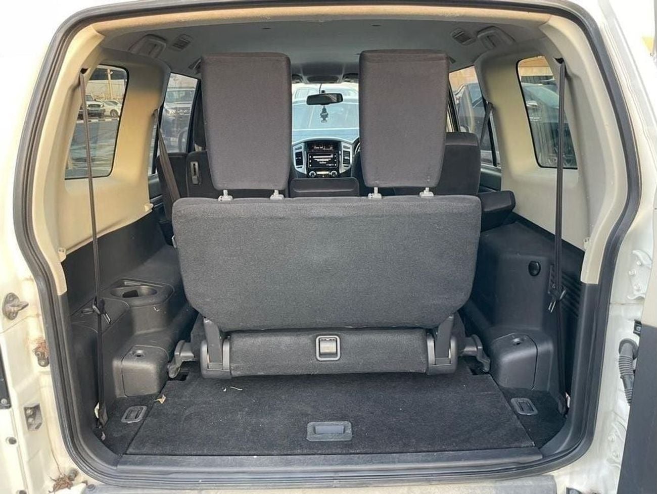 Mitsubishi Pajero GLS MIDLINE Diesel 3.2 Liter Right Hand Drive Automatic 7 Seater Leather sea