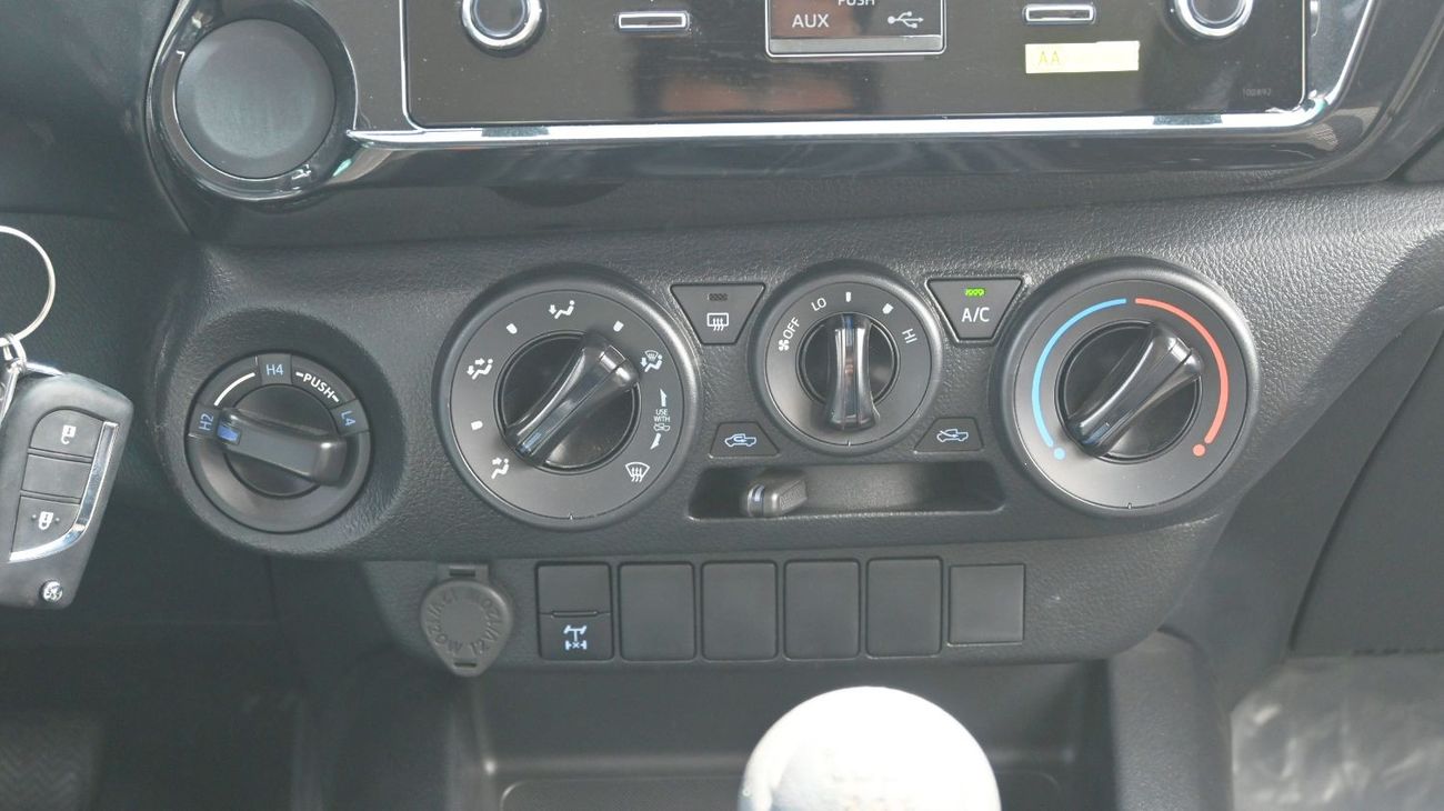 تويوتا هيلوكس Toyota Hilux 4x4  2024 2.4L Diesel Double Cab Transmission Manual Silver Outside Black inside