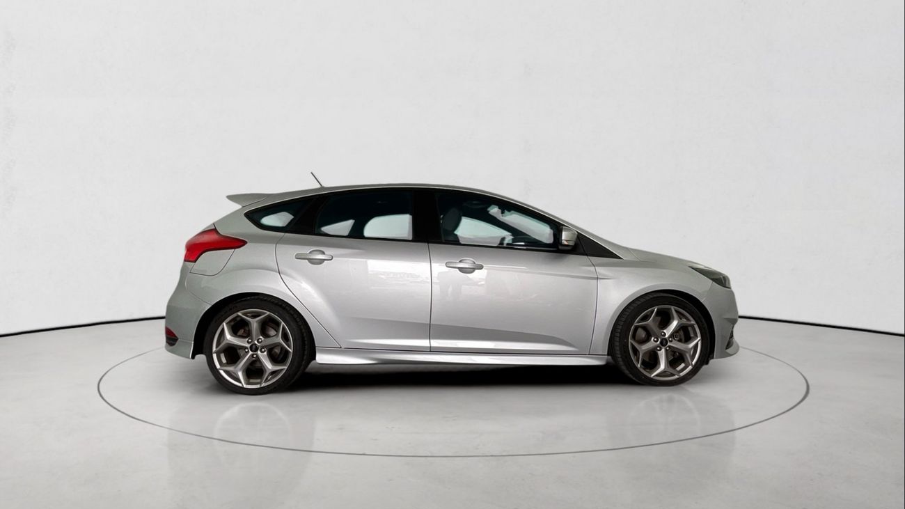 فورد فوكاس ST | upto AED 20,000 Ramadan Discount | شامل الضمان | 0 ﺪﻔﻋﺓ ﺃﻮﻟﻯ