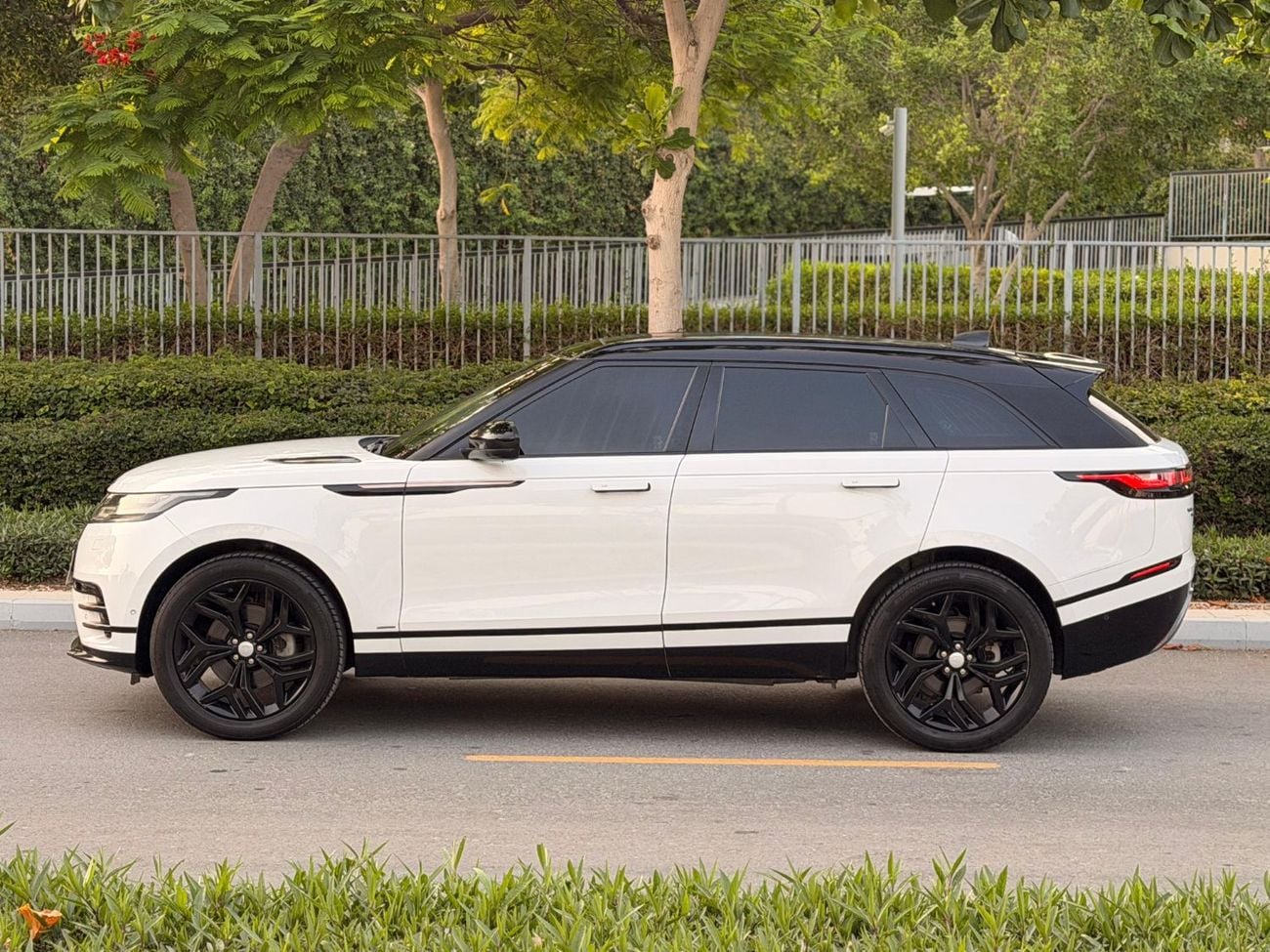Land Rover Range Rover Velar R-DYNAMIC SE HSE