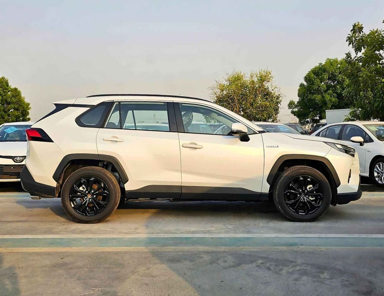 تويوتا راف ٤ HYBRID ELITE PLUS E-CVT/ 2.5L V4 4WD / PANORAMIC ROOF / POWER SEATS (CODE # RHEP4)
