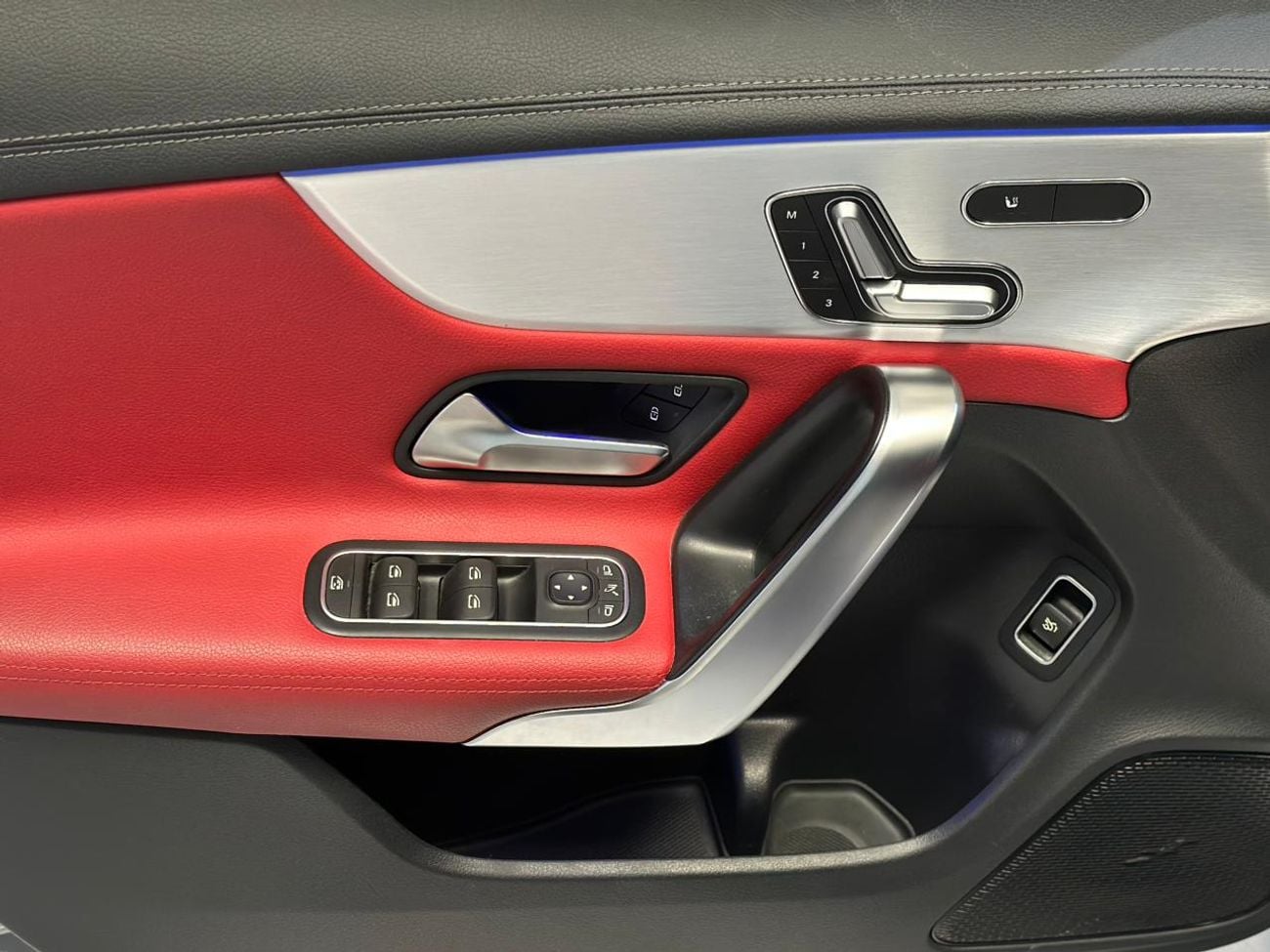 Mercedes-Benz CLA 250 Premium + 2.0L MERCEDES-BENZ CLA250 | GCC | 2020 | 1 OWNER + FULL SERVICE HISTORY (GARGASH)