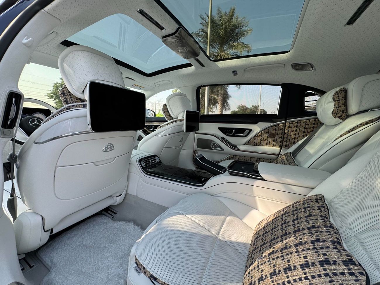 Mercedes Maybach S680 Maybach **2023**BRAND NEW GCC SPEC UNDER WARRANTY AND SERVICE