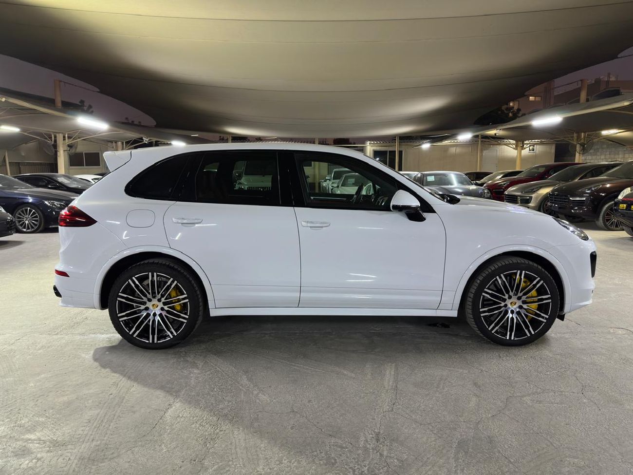 Porsche Cayenne Turbo S 4.8L (570 HP) 2016 | FULL SERVICE HISTORY | CARBON CERAMIC BRAKES (PCCB) | FULL SPEC!