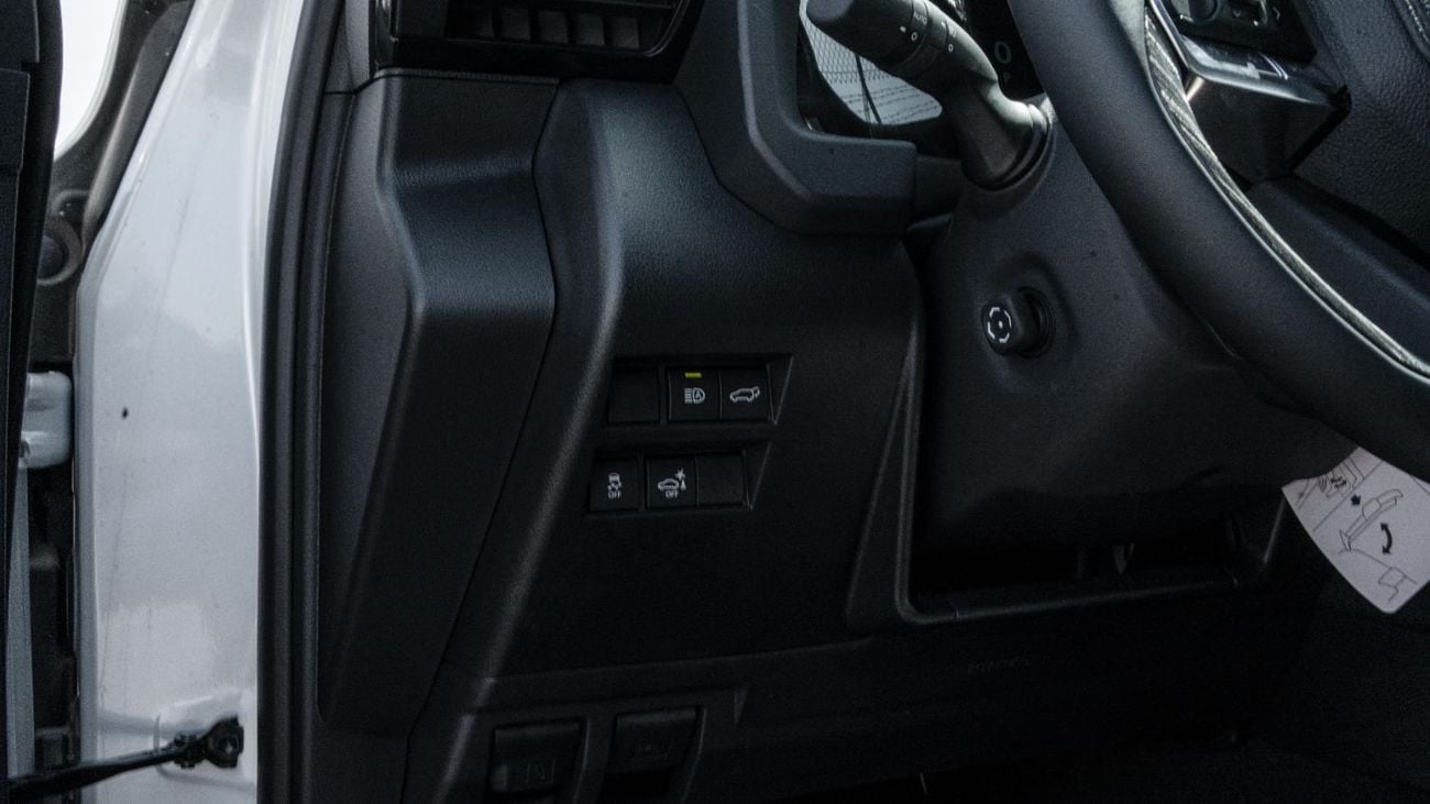 Toyota Land Cruiser 2026 Toyota Land Cruiser VXR 3.5L AT Petrol (White-Red)