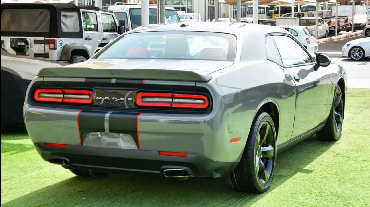 Dodge Challenger Challenger SXT V6 3.6L 2019/ SRT Kit/ Leather Interior/ Excellent Condition