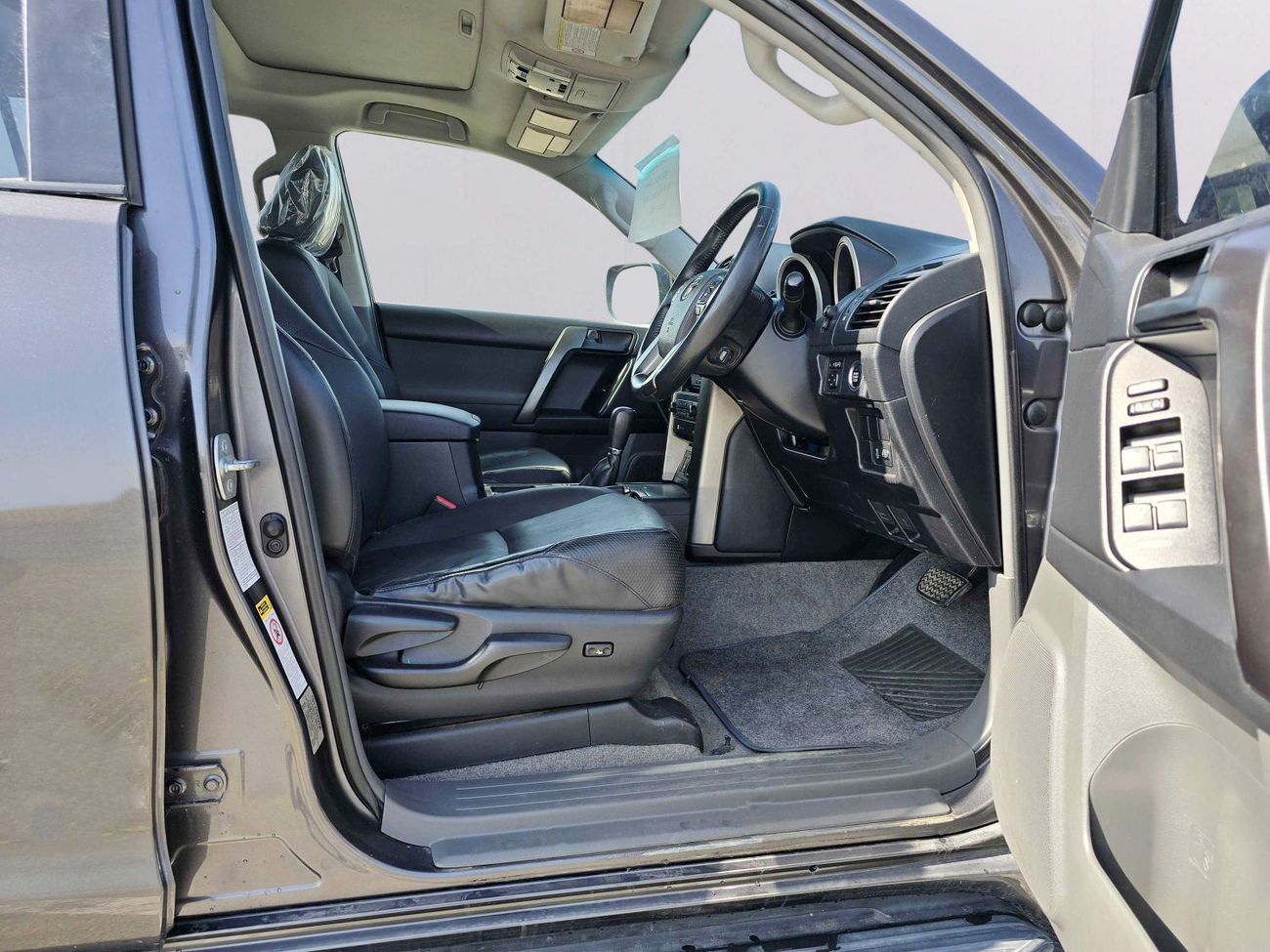 Toyota Prado 4x4 Diesel 2.8L Right Hand Drive (Export only)