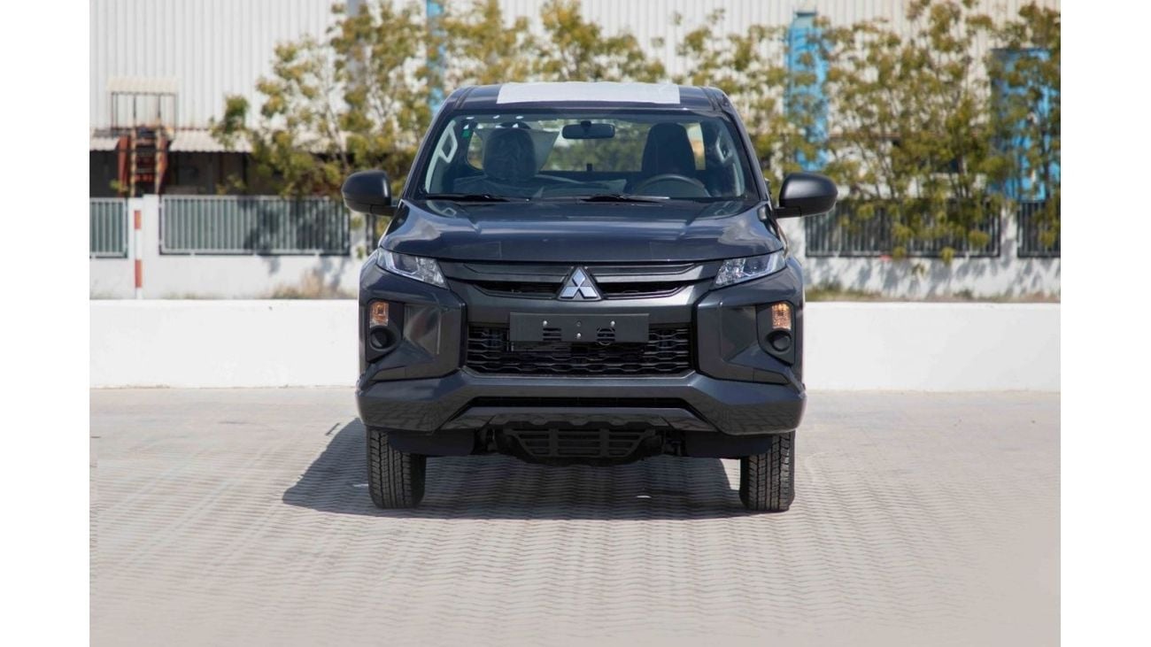 Mitsubishi L200 2023 Mitsubishi L200 2.5 GL - Grey Graphite Metallic	inside Grey Dark