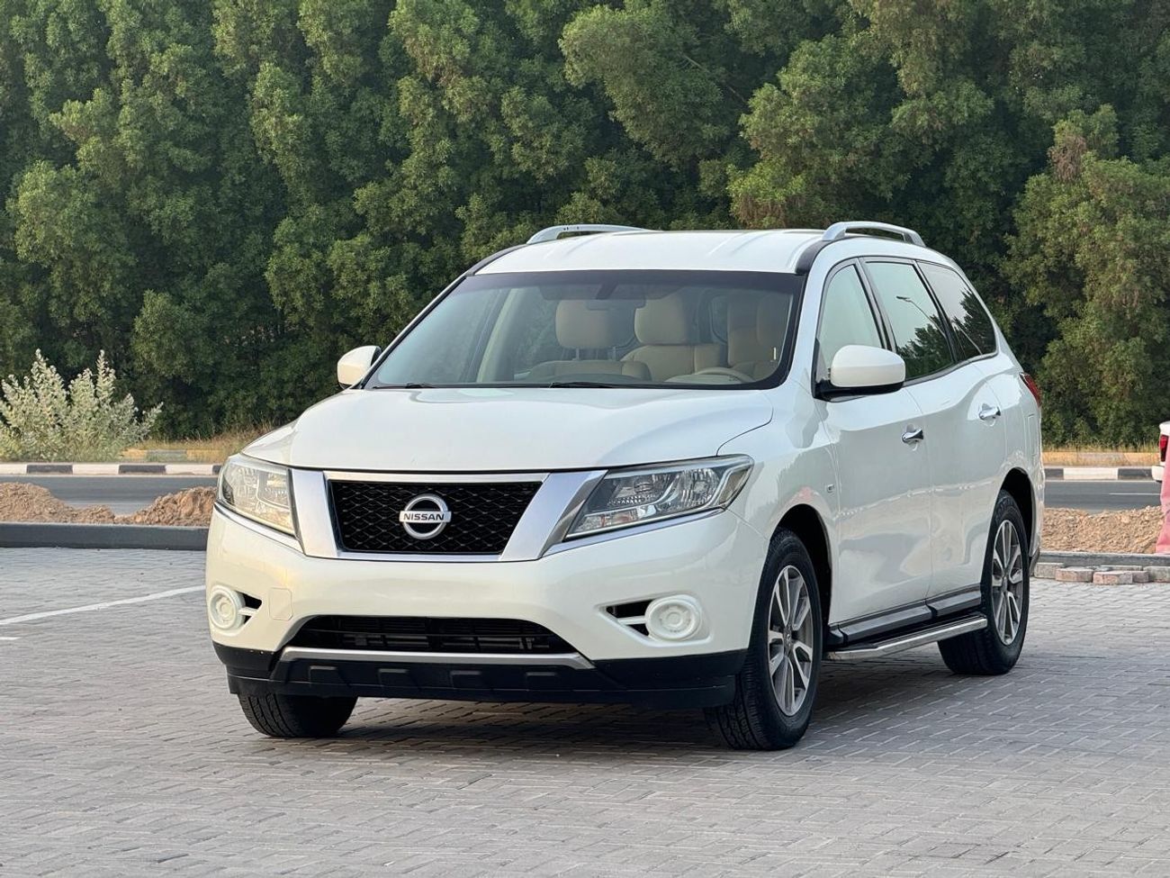 نيسان باثفايندر SE متوسط