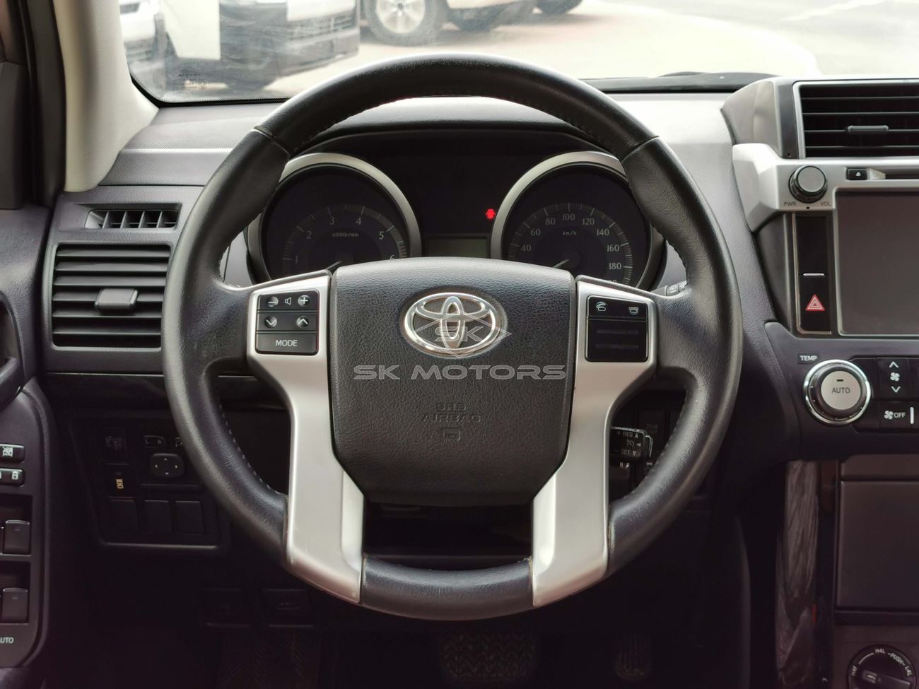 تويوتا برادو VXR, 2.7L Petrol, Alloy Rims, Leather Seats, DVD, Rear Camera, Sunroof, Rear A/C (LOT #215)