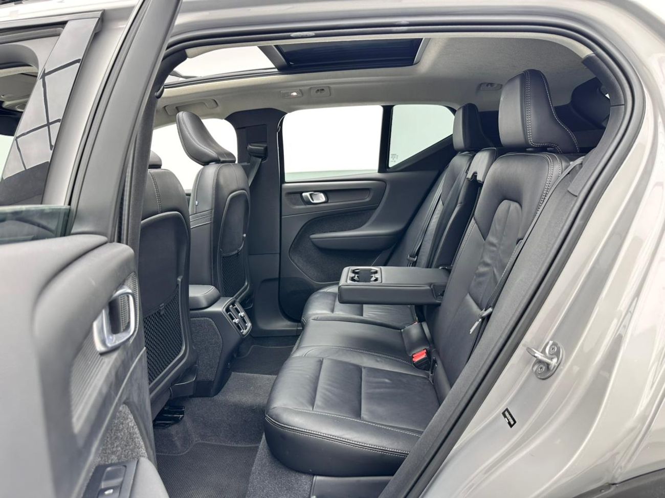 Volvo XC40 2023 Volvo XC40 B4 Ultimate Dark, 2028 Volvo Warranty, Volvo Full Service History, GCC