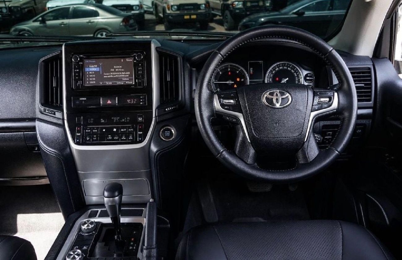 تويوتا لاند كروزر Safari 4.0L