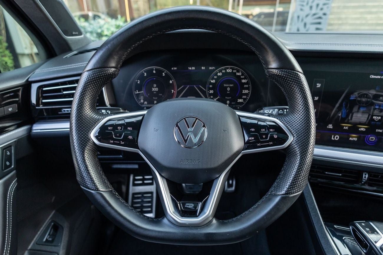 Volkswagen Touareg R-LINE BLACK Volkswagen Touareg R-Line 2023 GCC | Agency Warranty | Service Contract