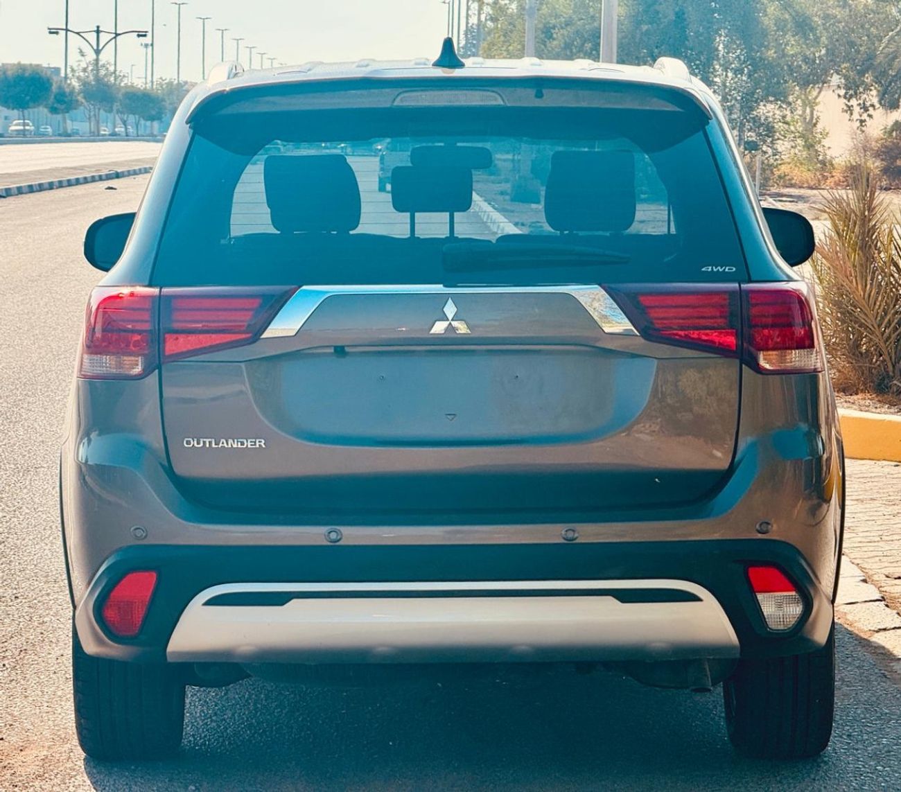 ميتسوبيشي آوتلاندر GLX High 2.4L 850-Monthly l GCC l Cruise, 4wd, GPS l Accident Free