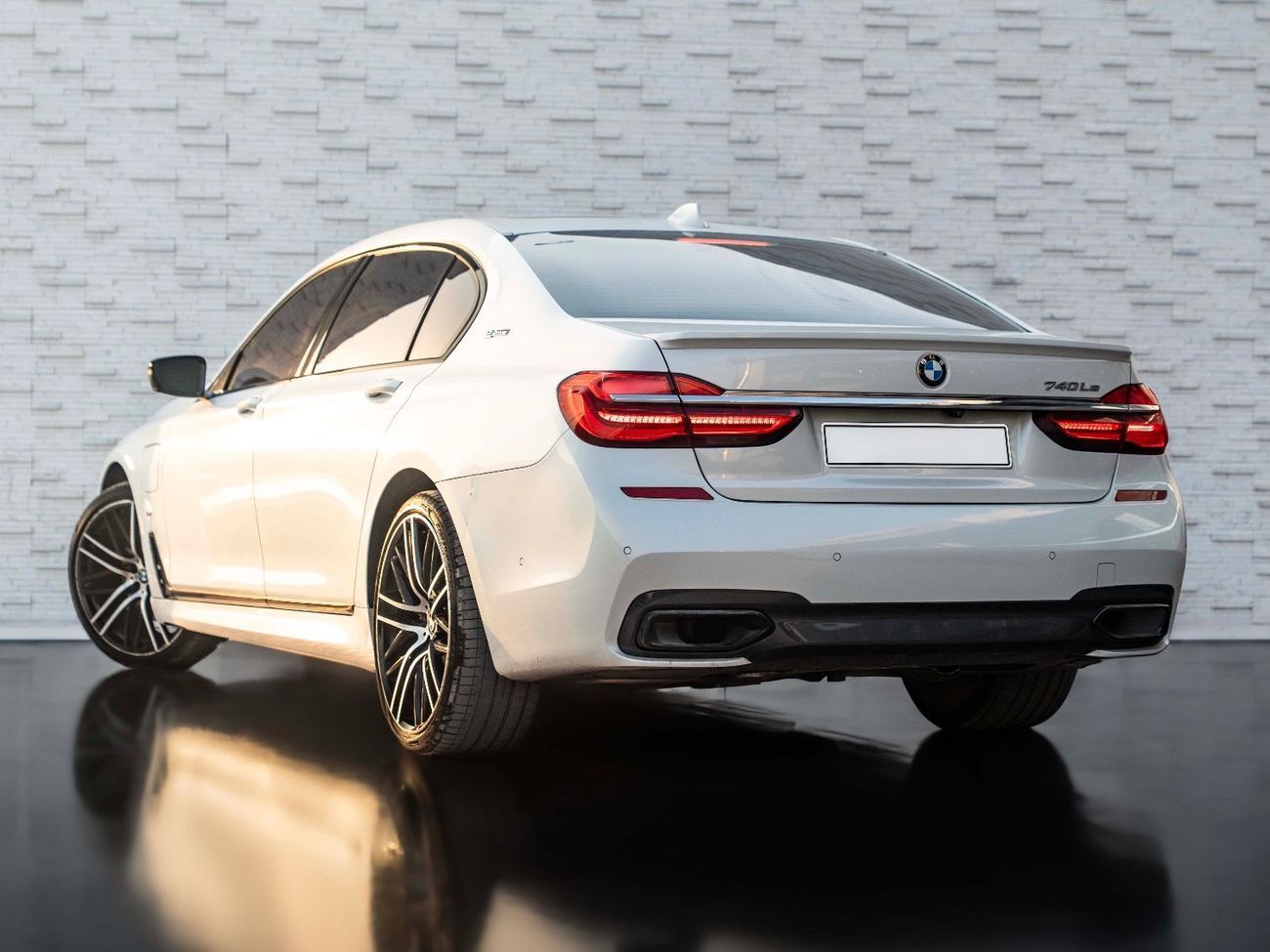 بي أم دبليو 740Le اقتصادية جدا مع آداء عالي٫ منخفضة الاميال وعالية المواصفات خليجية