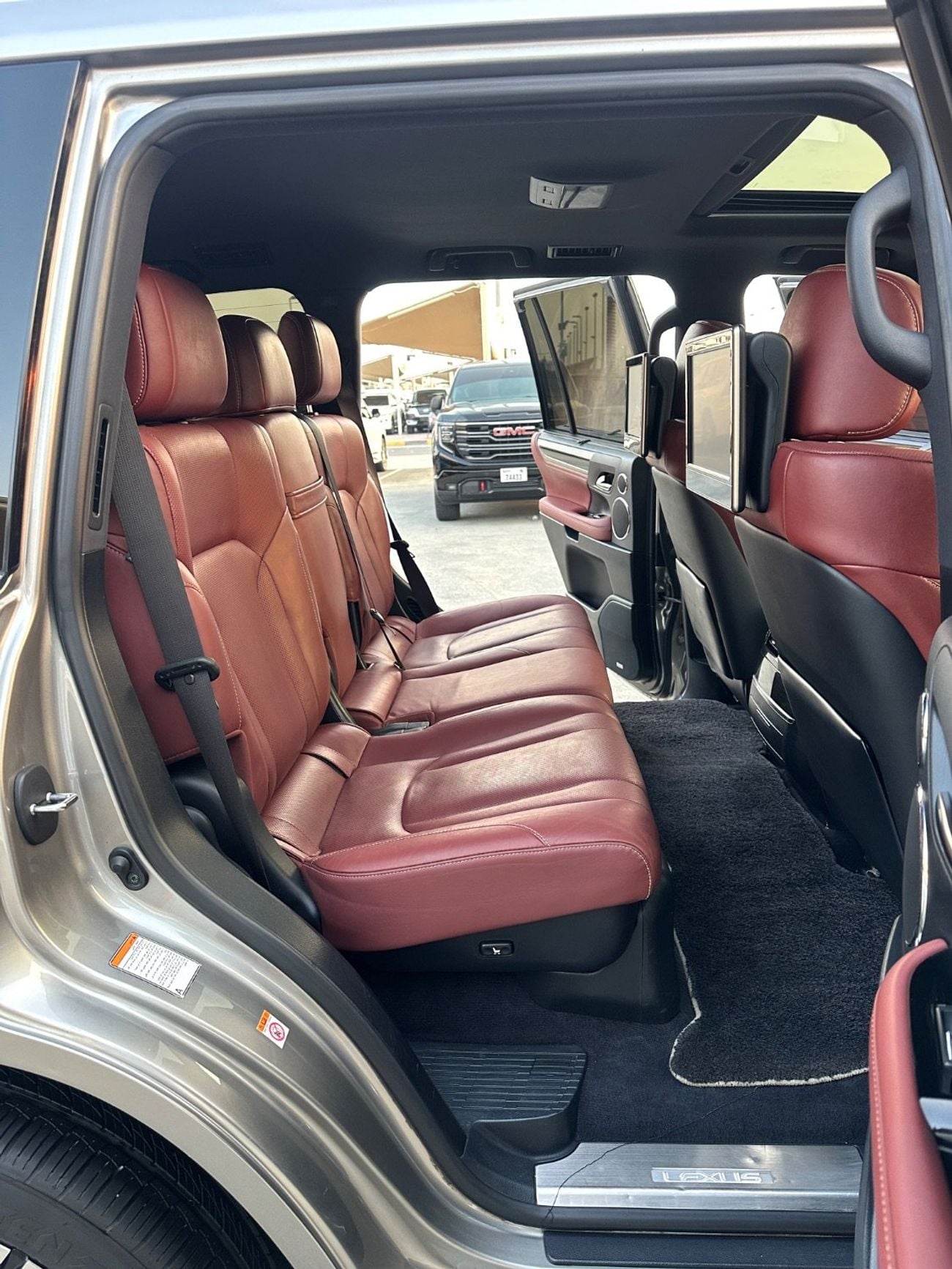 لكزس LX 570 PLATINUM SIGNATURE