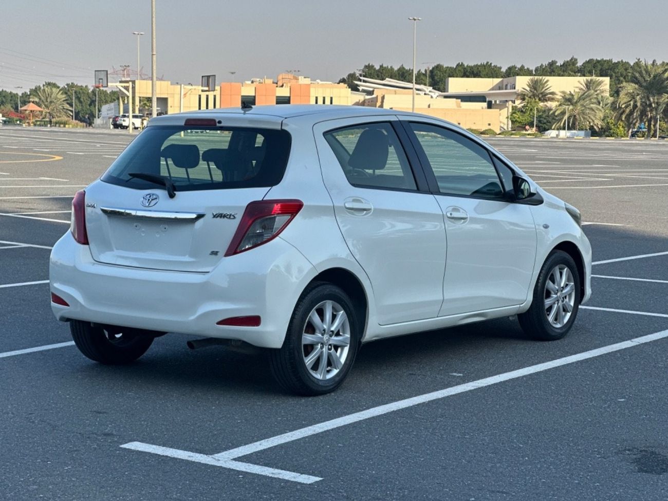 تويوتا يارس موديل 2014 خليجي حاله ممتازه جداا من الداخل والخارج