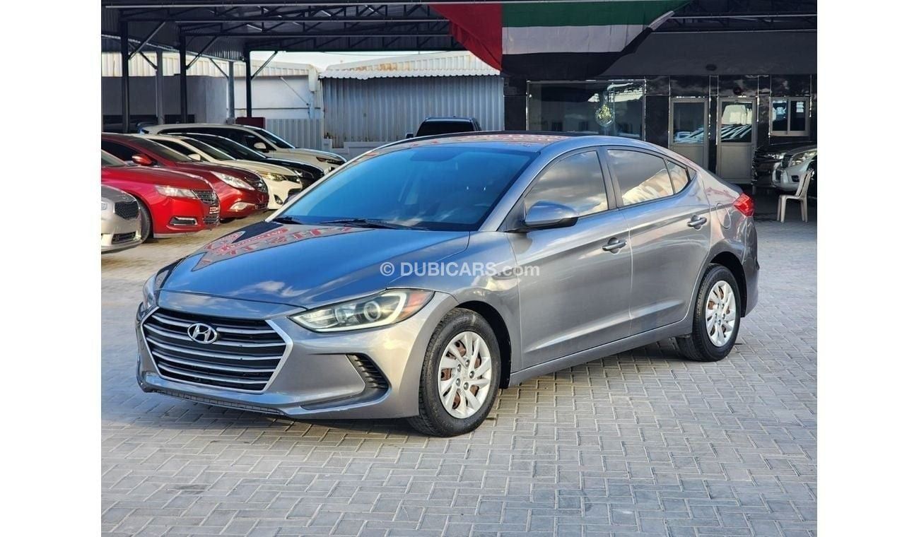 Used Hyundai Elantra Base 2.0L 2018 for sale in Dubai - 803957