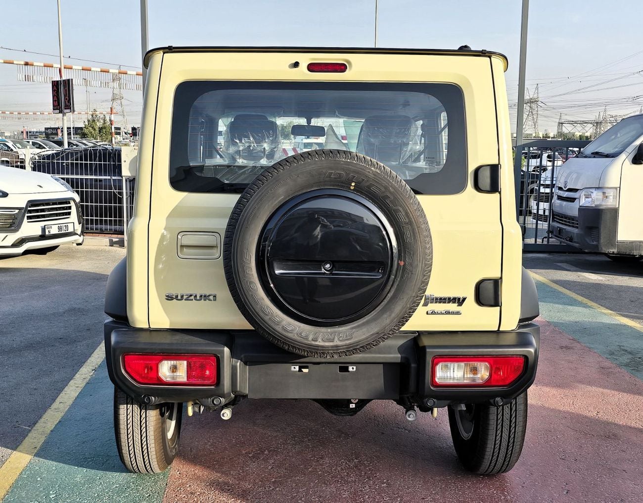 سوزوكي جيمني SUZUKI Jimny GLX 1.5L AT SUV 4WD 5Doors beige color with black roof gcc 2026 model