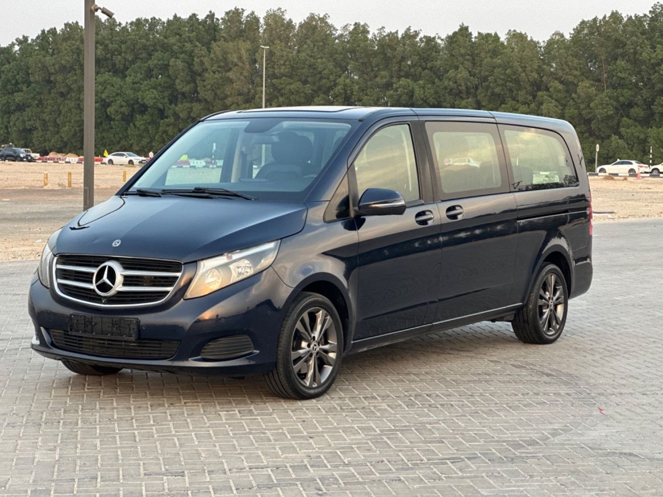 مرسيدس بنز V 250 موديل 2019 خليجي حاله ممتازه من الداخل والخارج صبغ الوكاله مالك واحد من الوكاله