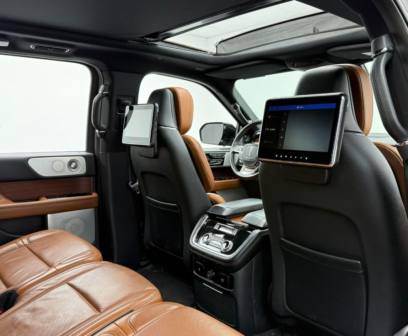 Lincoln Navigator Presidential 3.5L 2020 Lincoln Navigator Presidential, 2025 Lincoln Warranty + Service Pack, Low Km,